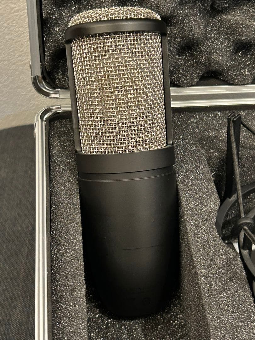 AKG P220 コンデンサーマイク ショックマウント付き