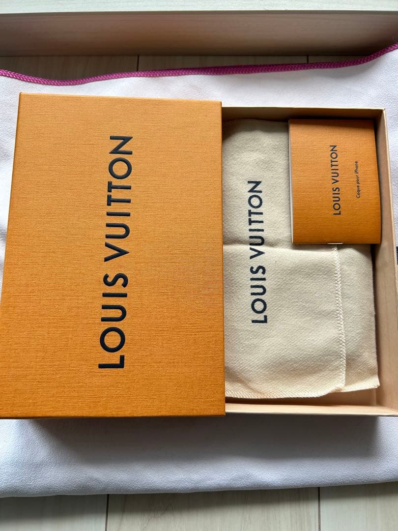 LOUIS VUITTON ルイヴィトン iPhone14 ケースM81977