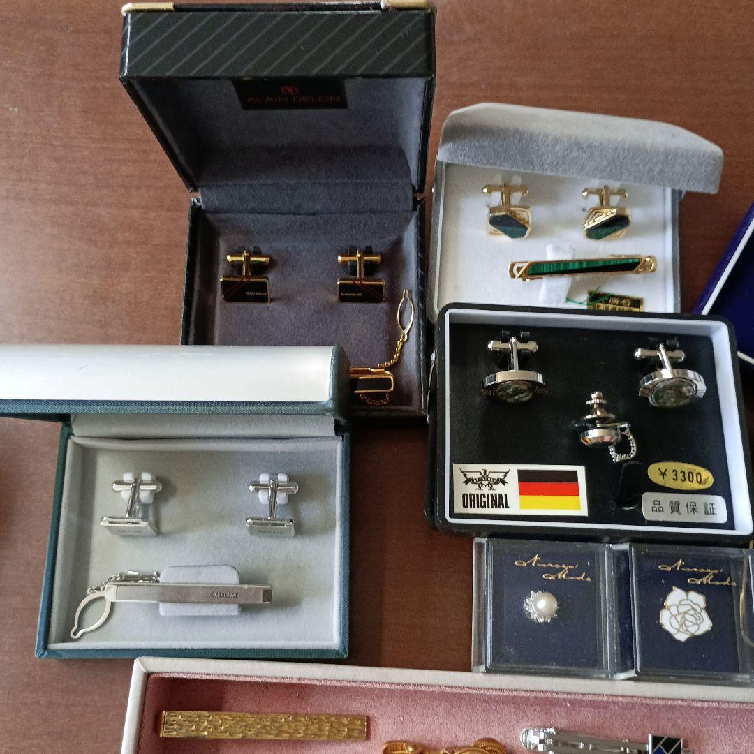 まとめ売り ネクタイピンとカフスボタンの166点セット 大量 ケース 本日限り