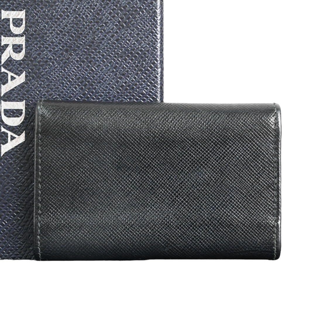 【極美品】プラダ　キーケース　レザー　黒　ブラック　サフィアーノ　財布　折財布