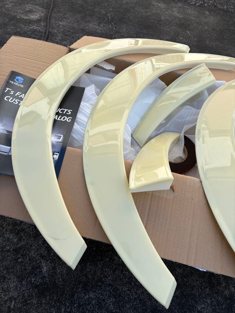 T's FACTORYハイエース200系オーバーフェンダー25ｍｍダウンルック