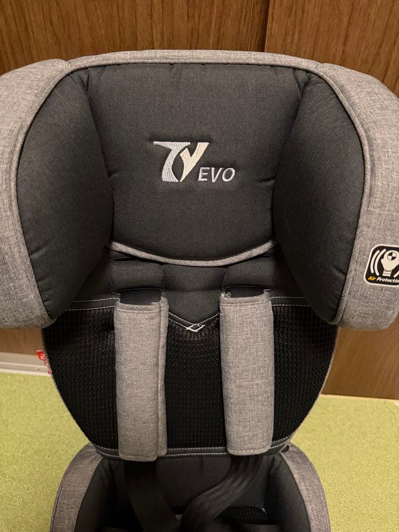 おにぎり　新品同様　日本育児 Evo トラベルベスト チャイルドシート