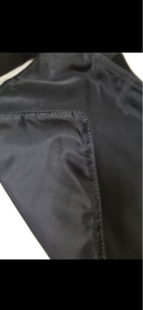 状態良好 プラダのブラックナイロンショルダーバッグ