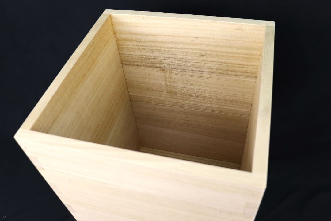 ねね【新米の美味しさ長続き】最高峰の米びつ　30キロ用