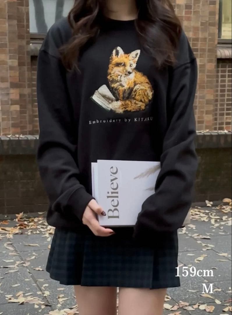 北区の刺しゅう屋　小狐の読書　Mサイズ