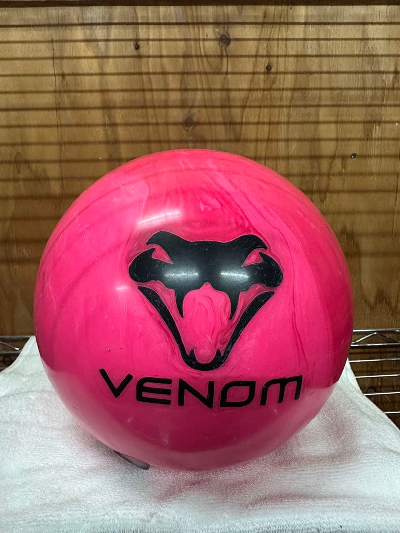 ⭐️美品⭐️ ハイパーベノム　ボウリングボール　15ポンド