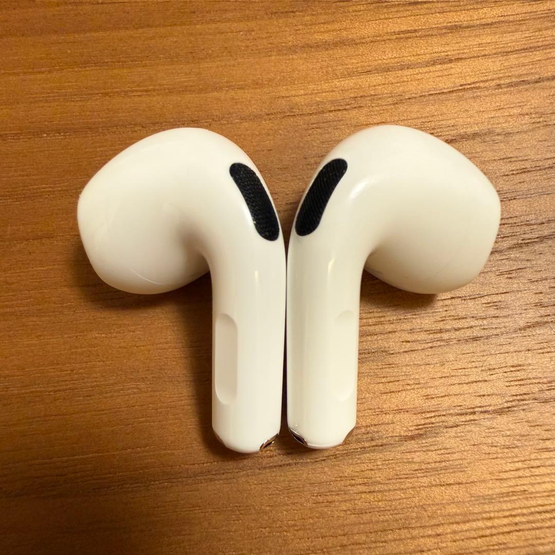美品 AirPods4 ANC非搭載モデル 正規品