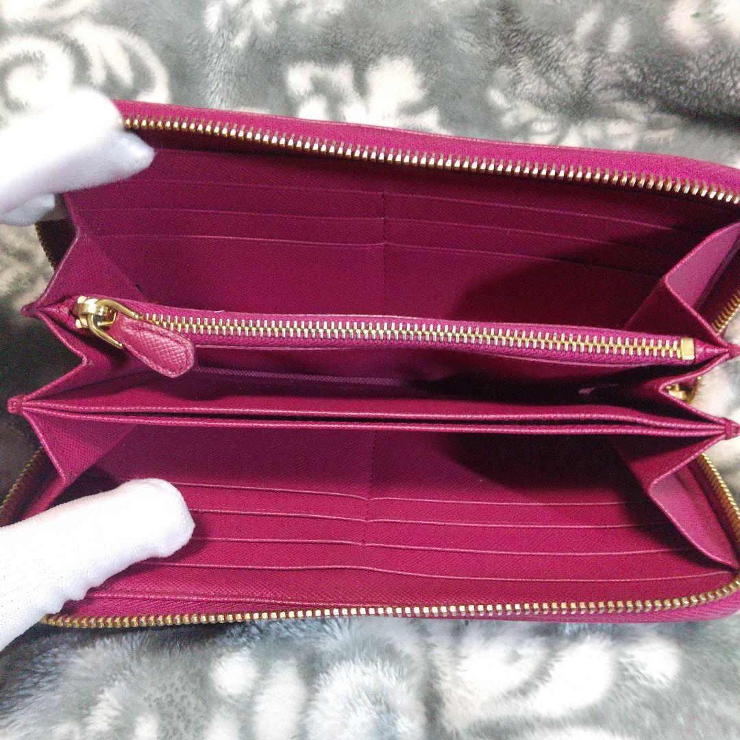 PRADA サフィアーノラウンドファスナー長財布レッド系