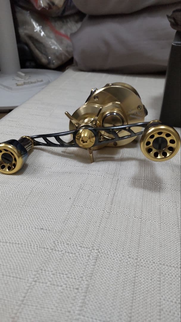 シマノ　カルカッタコンクエスト201xg リブレハンドル付き