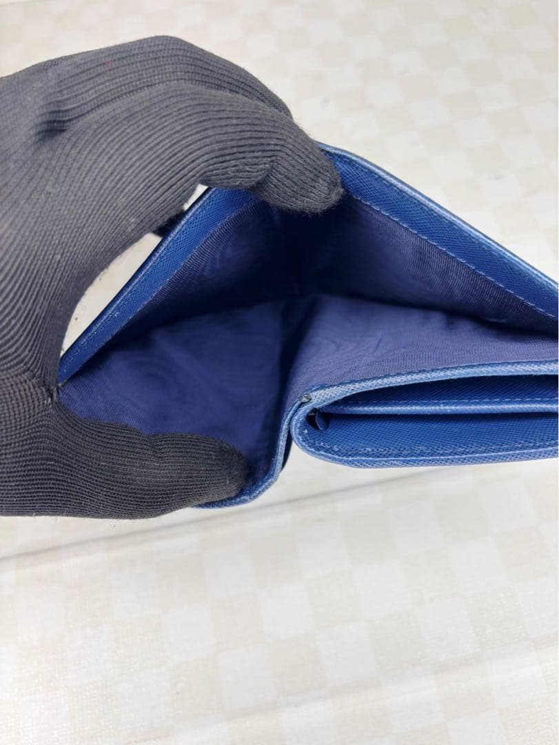 美品　PRADA プラダ　財布　二つ折り　M06