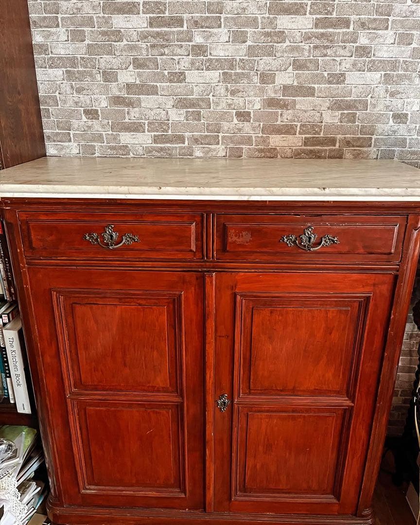 イギリスアンティーク　マーブルトップキャビネット！お値下げ❣️