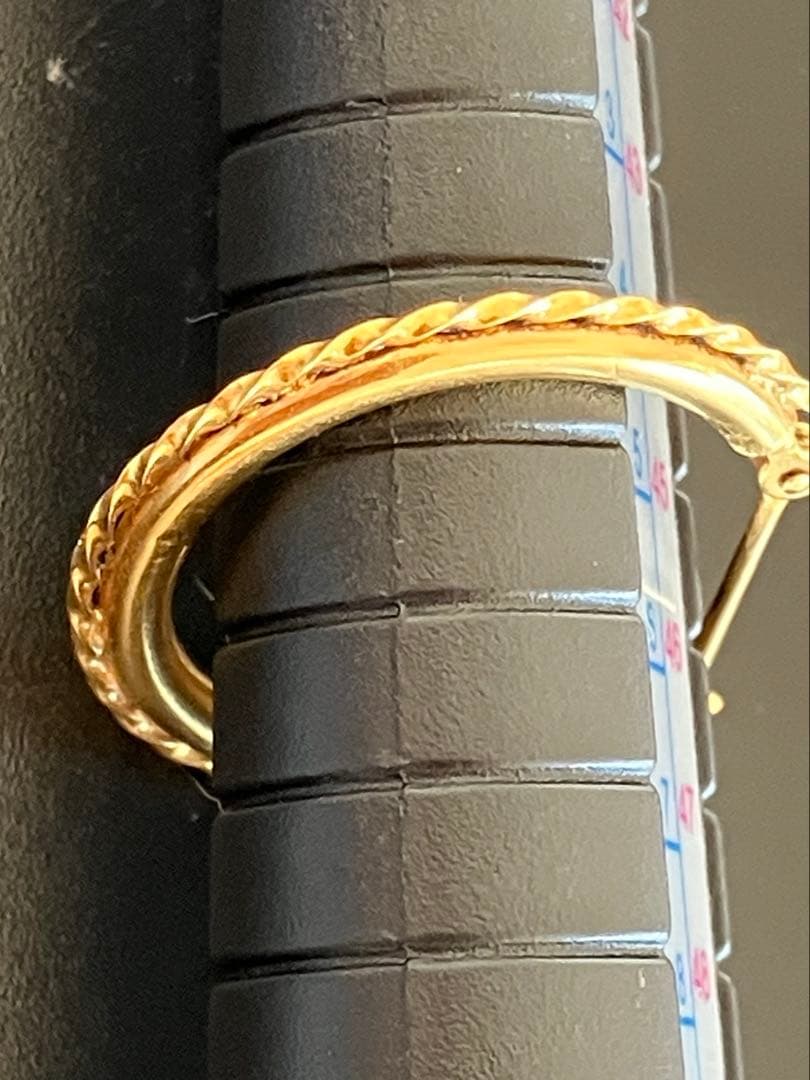 ツイストデザイン【K18】フープピアス