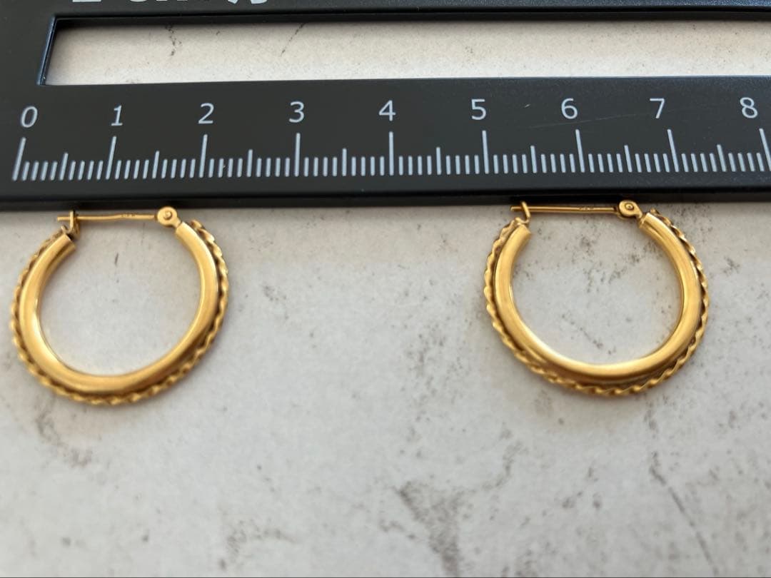 ツイストデザイン【K18】フープピアス