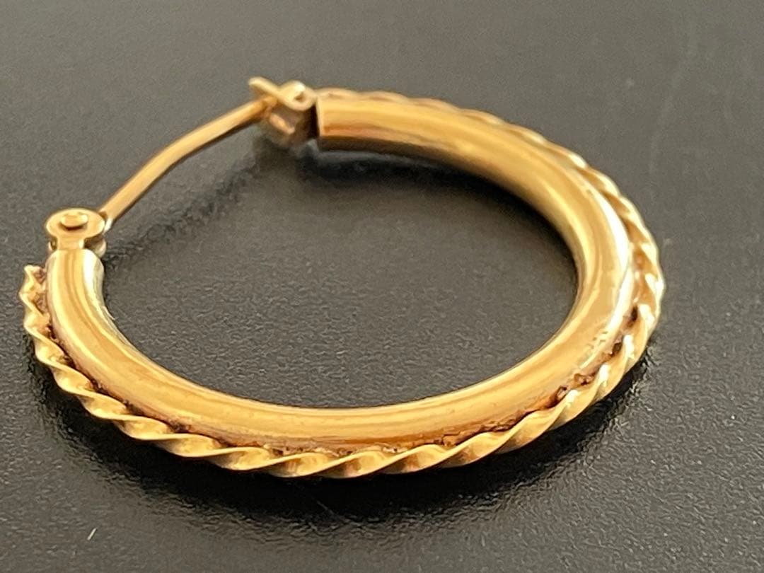 ツイストデザイン【K18】フープピアス