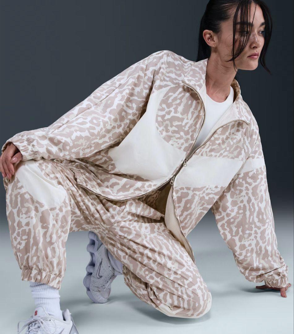 新品 NIKE トラックジャケット レディース ヒョウ柄 レオパード柄