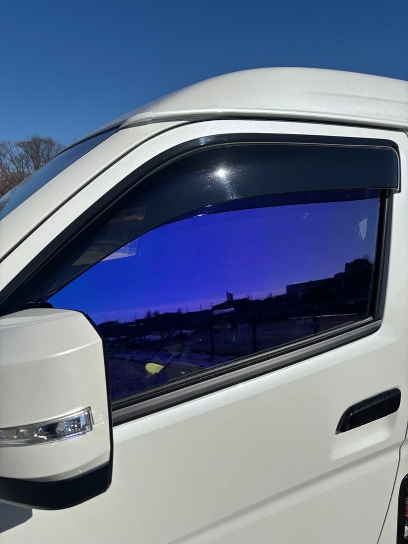 200系ハイエースドアガラス　ピュアガラス90 ブレインテック　ゴーストフィルム