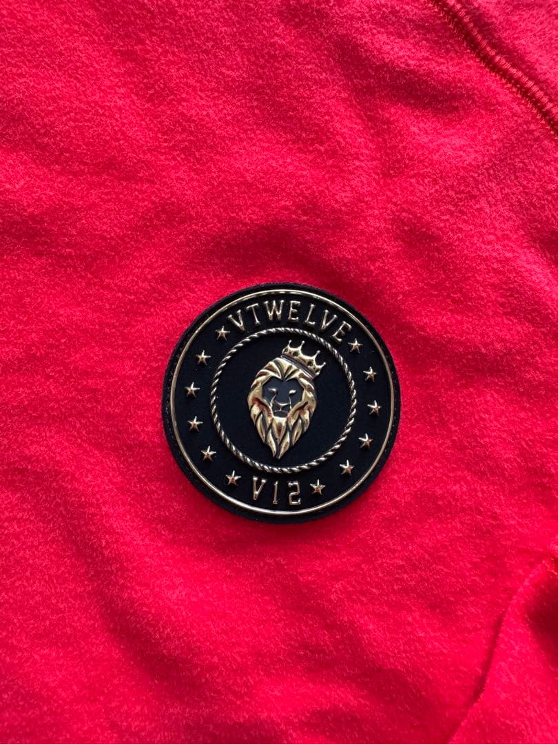 V12 ヴィトゥエルヴ 2024年モデル 起毛 ハイネックブルゾン レッド系