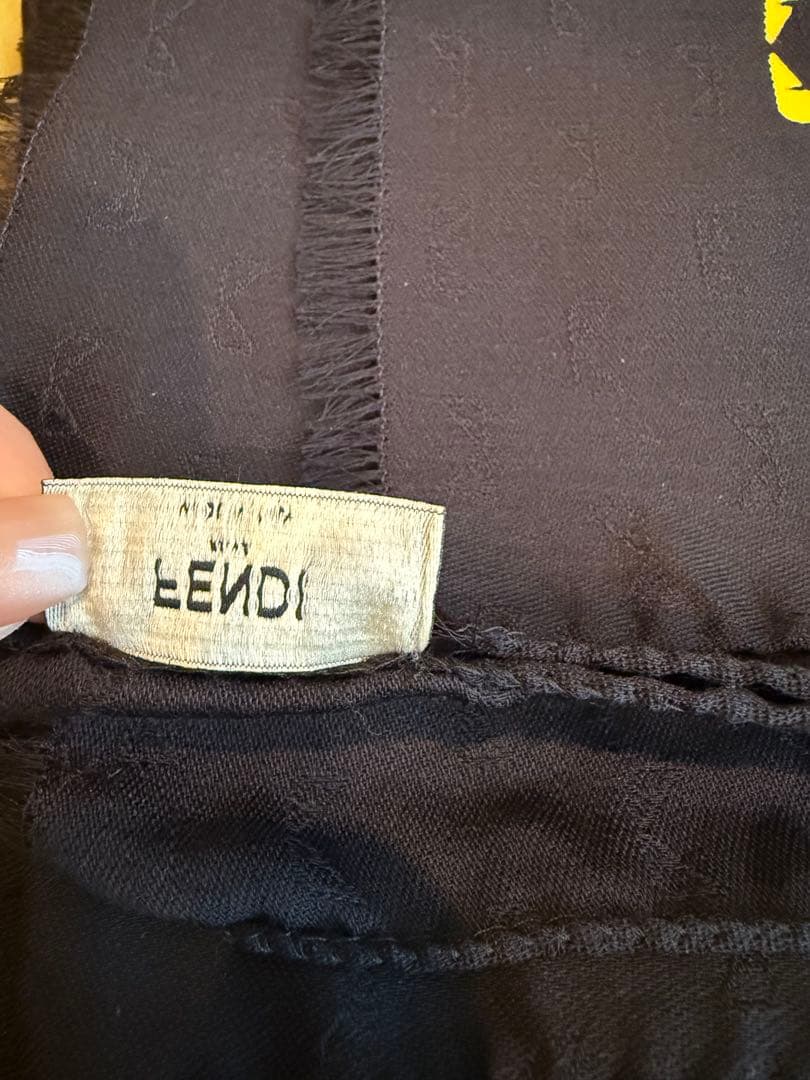 FENDI 黒 ストール イエロー刺繍