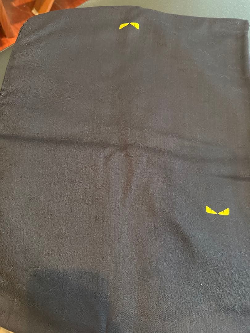 FENDI 黒 ストール イエロー刺繍