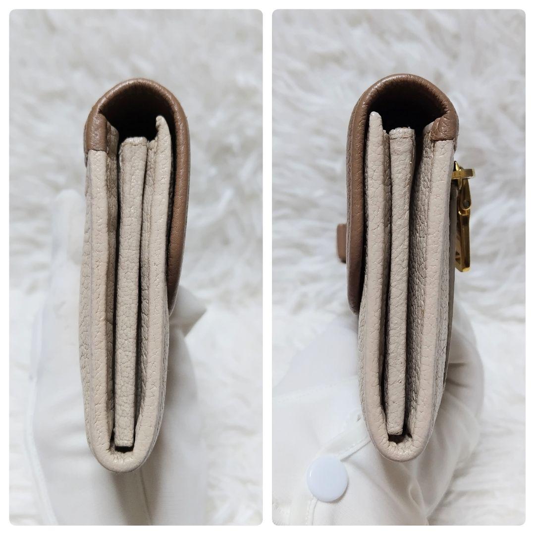 レア美品✨ミュウミュウ◇パスケース付きバイカラーフラップ長財布　りぼんベージュ系