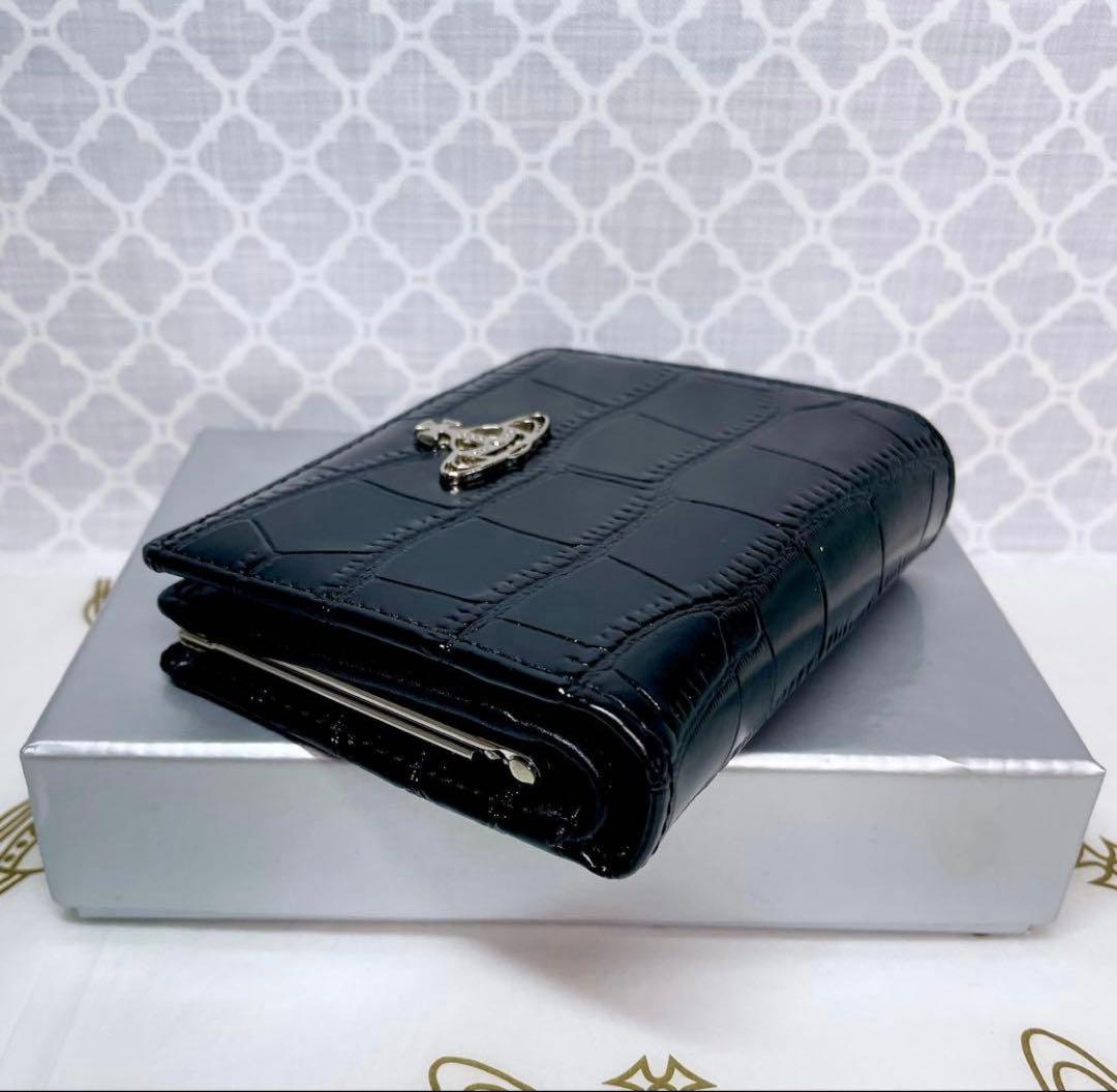 【新作✨️ショッパー付】ヴィヴィアン・ウエストウッド 折財布 黒