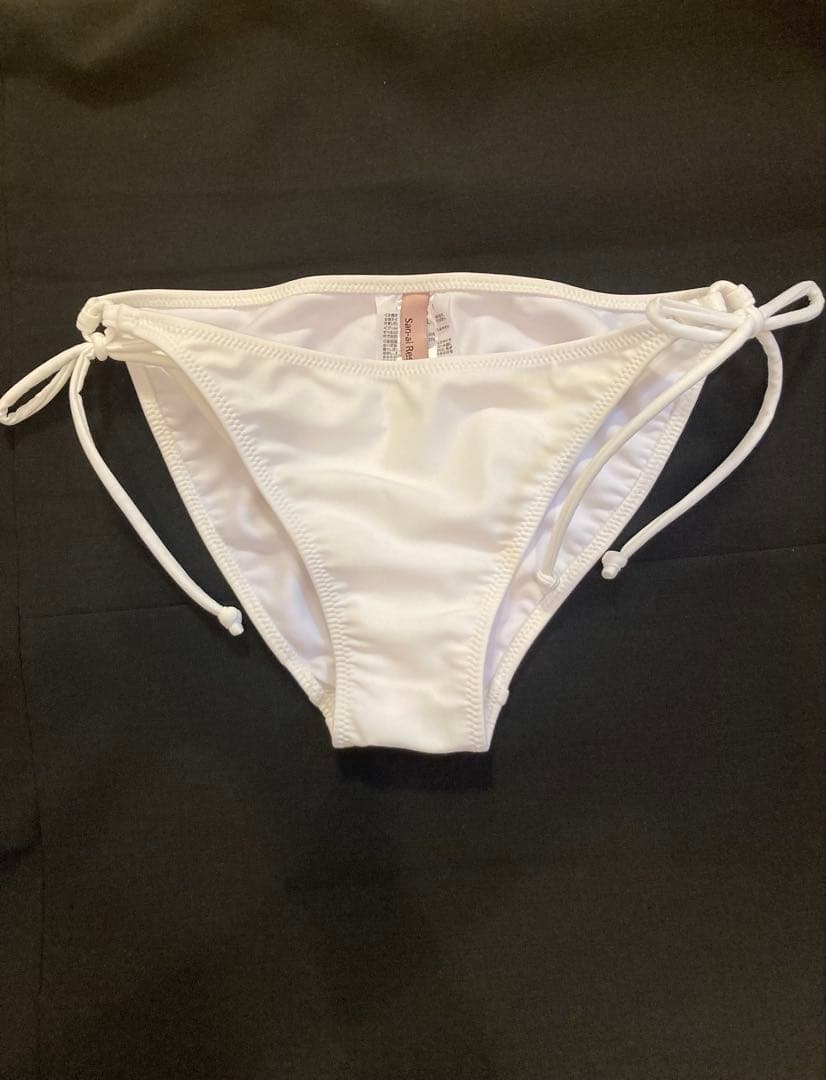 新品未使用タグ付⭐︎軽い着け心地でしっかり盛れる楽盛り水着ビキニ11LSan-ai