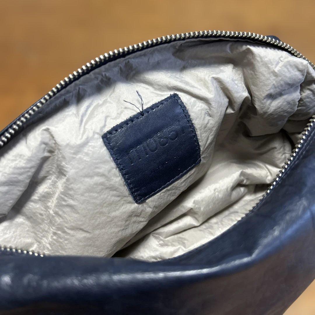 美品）m0851 レザー クラッチ／ポーチ ネイビー 約25cm