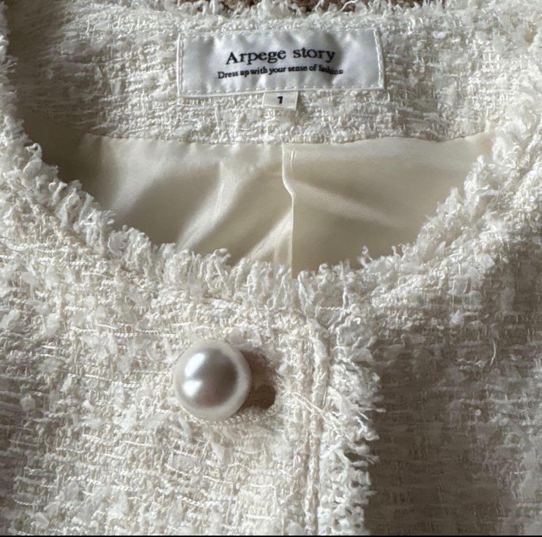 新品　Arpege story パールボタンツイードペプラムジレ　ホワイト