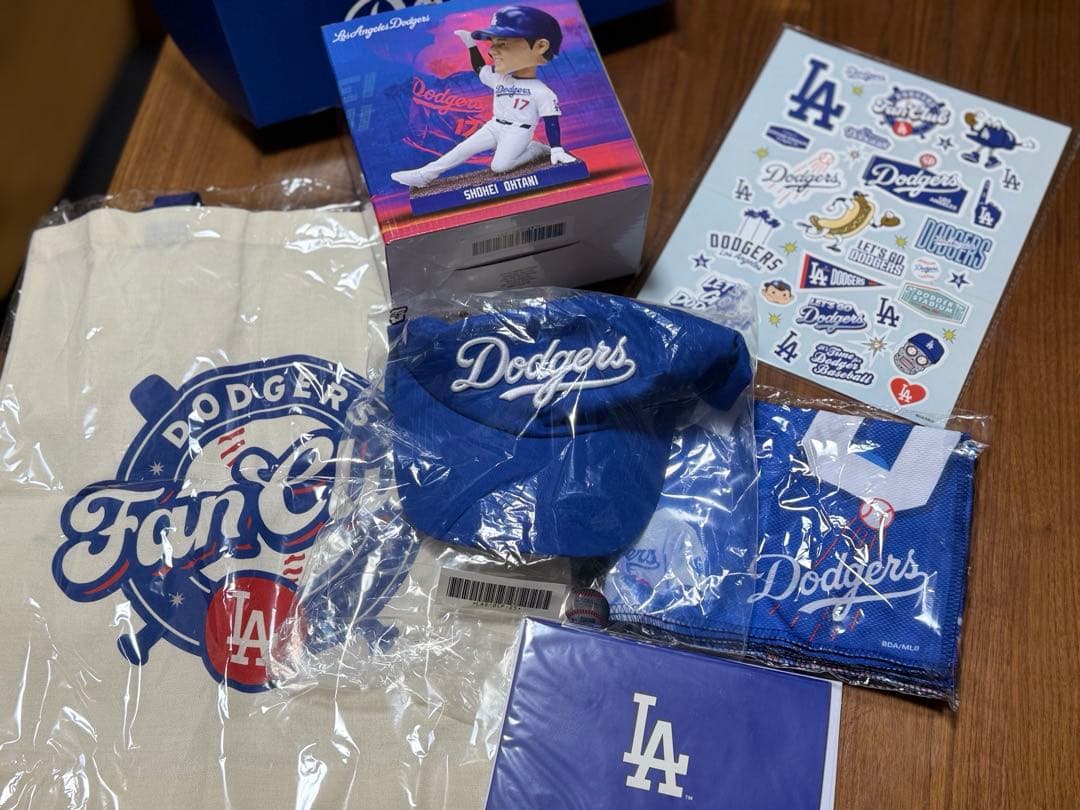 格安　ドジャースファンクラブ 入会記念グッズ一式ボブルヘッド入り