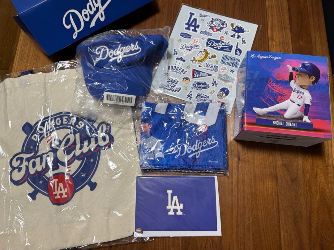 格安　ドジャースファンクラブ 入会記念グッズ一式ボブルヘッド入り