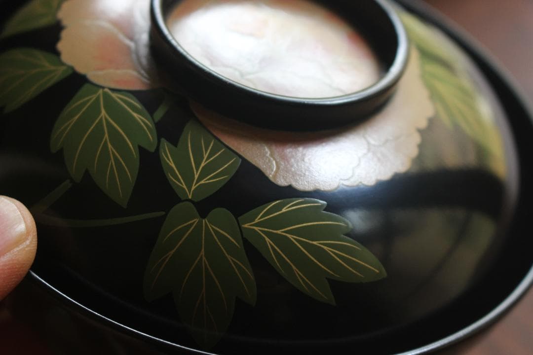 時代逸品！上質黒漆に優美な牡丹見返し蜂蒔絵の映えるお椀2点（検輪島塗蒔絵椀雑煮椀