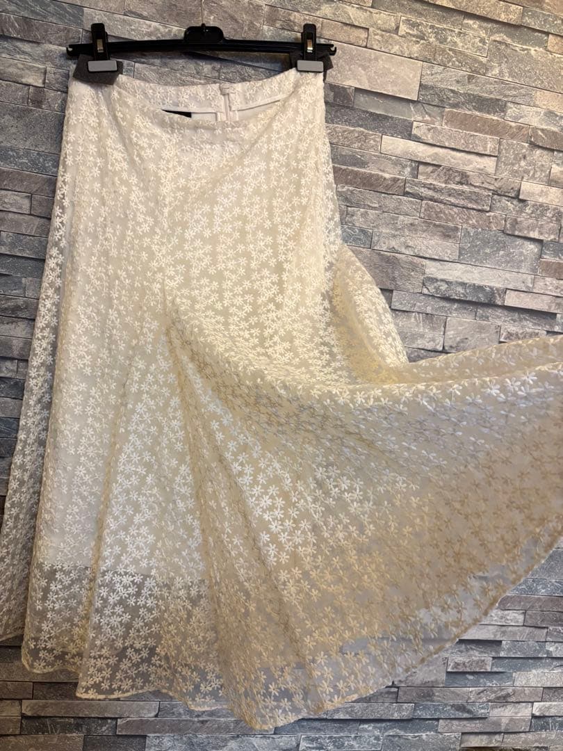 皇室御用達ブランドAKRIS 刺繍 フレアスカート