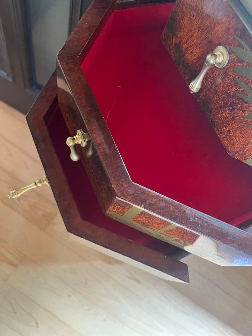 花鳥装飾の八角形引き出し