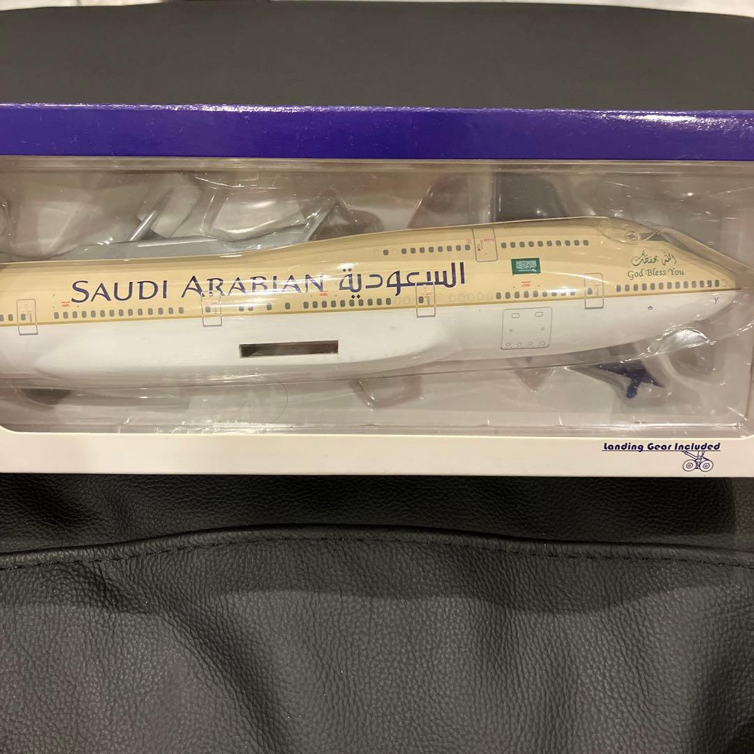Hogan製　サウジアラビア航空B747-400 1/200