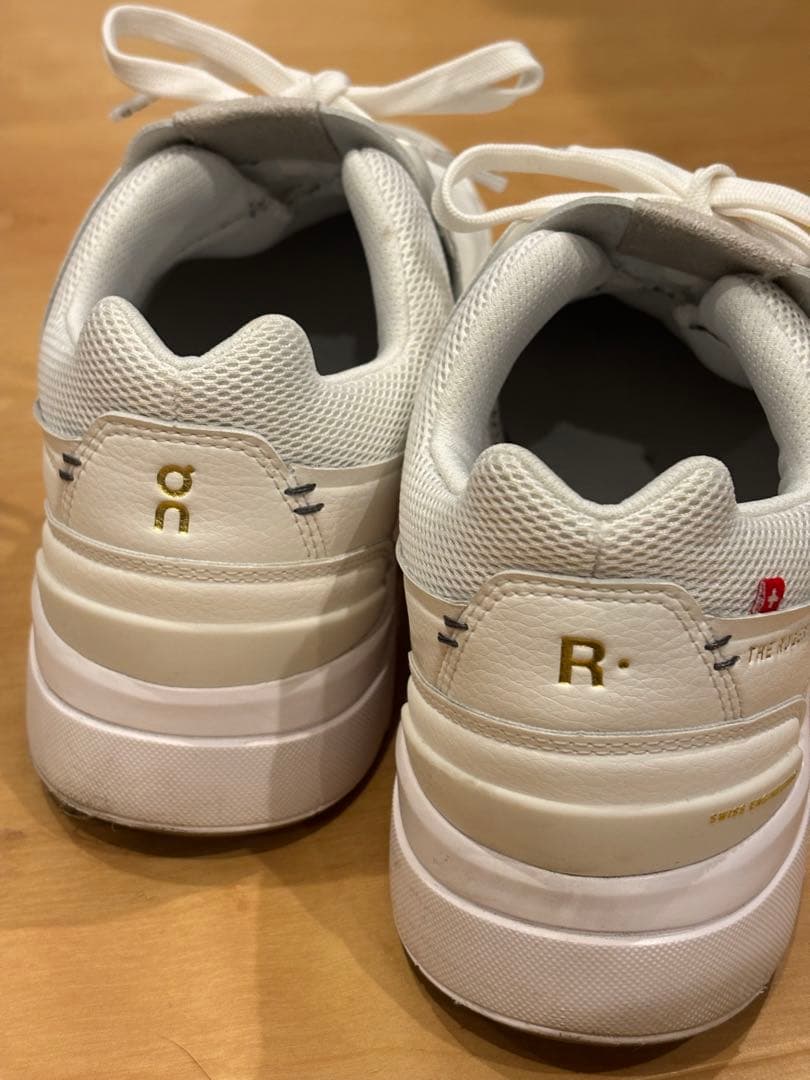 on ロジャーセンターコート　25.5cm