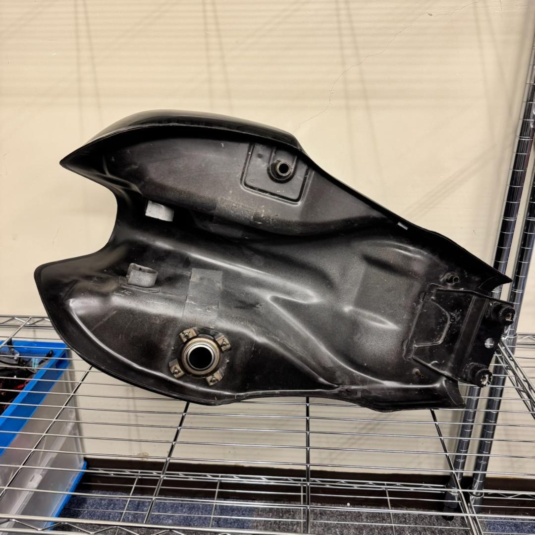 【中古】バイク用ガソリンタンク 車種不明 容量不明 ブラックカラー 現状品