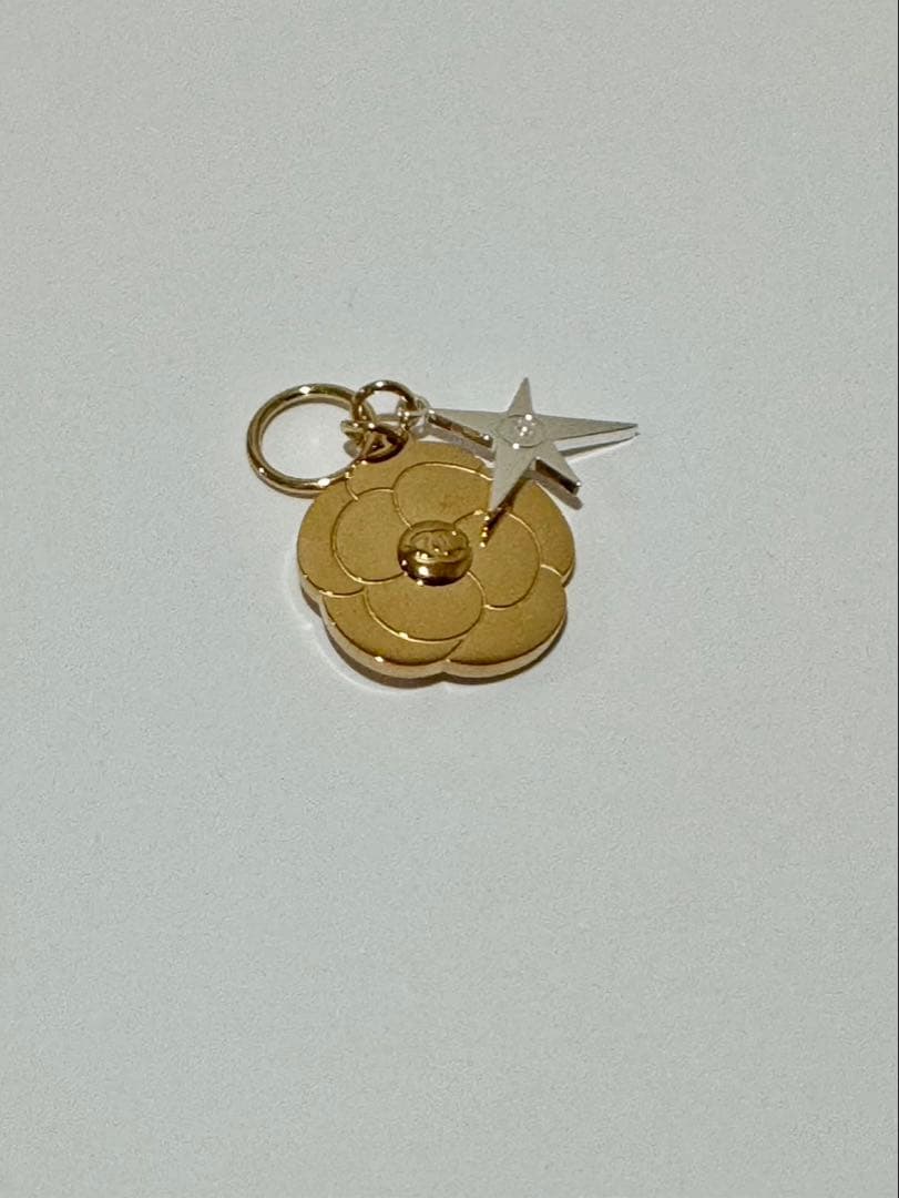 シャネルレキャトルオンブル397新品未使用品2025年ホリデー チャーム付き