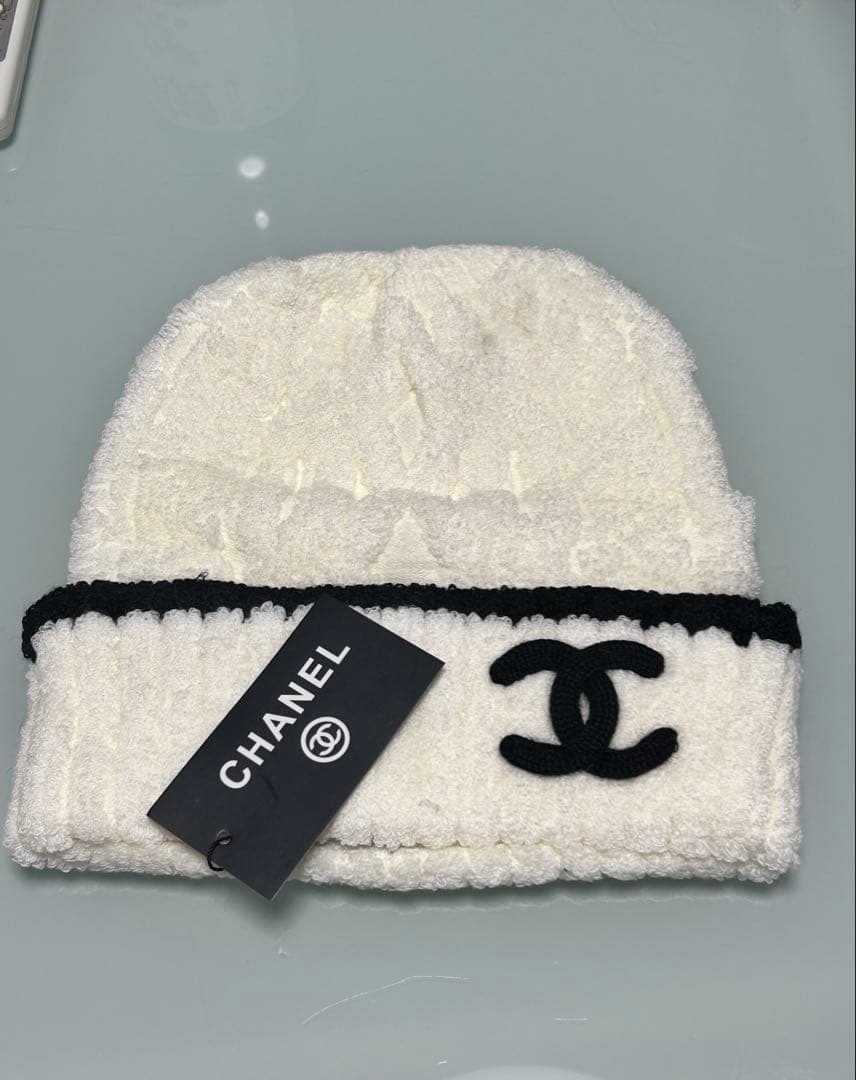 CHANEL ロゴ入りニット帽ホワイト