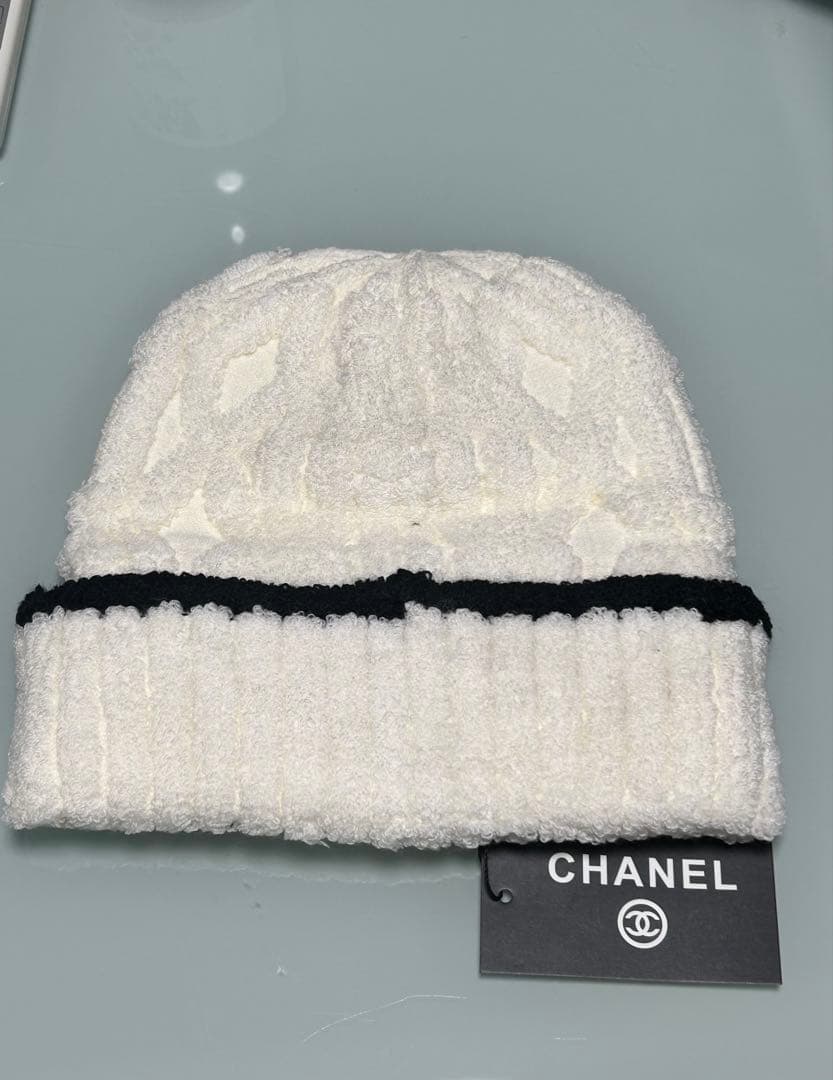 CHANEL ロゴ入りニット帽ホワイト