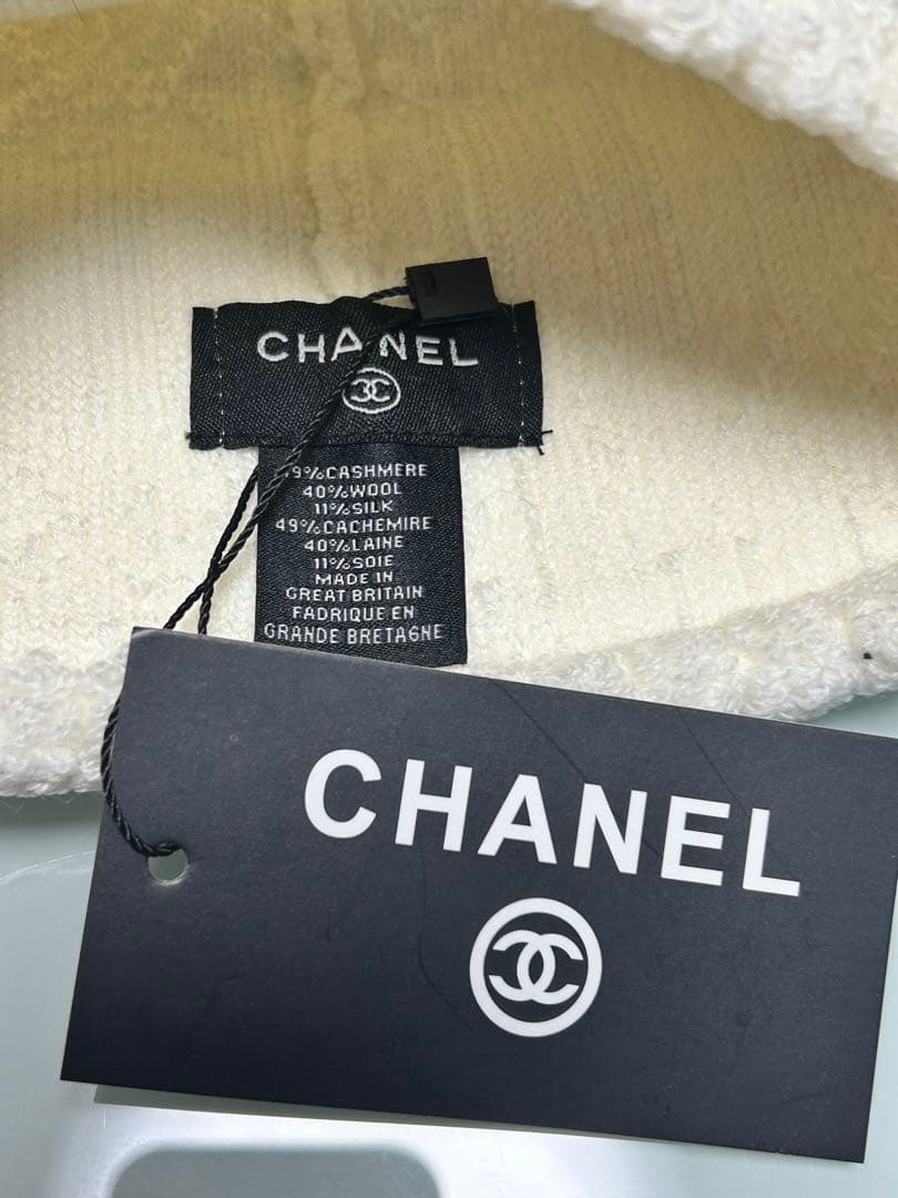 CHANEL ロゴ入りニット帽ホワイト