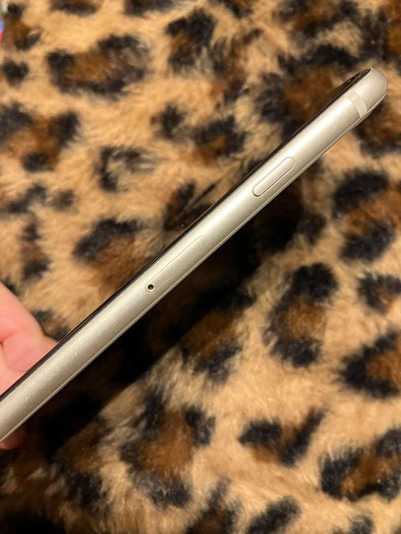 Apple iPhone SE3 128GB ホワイト