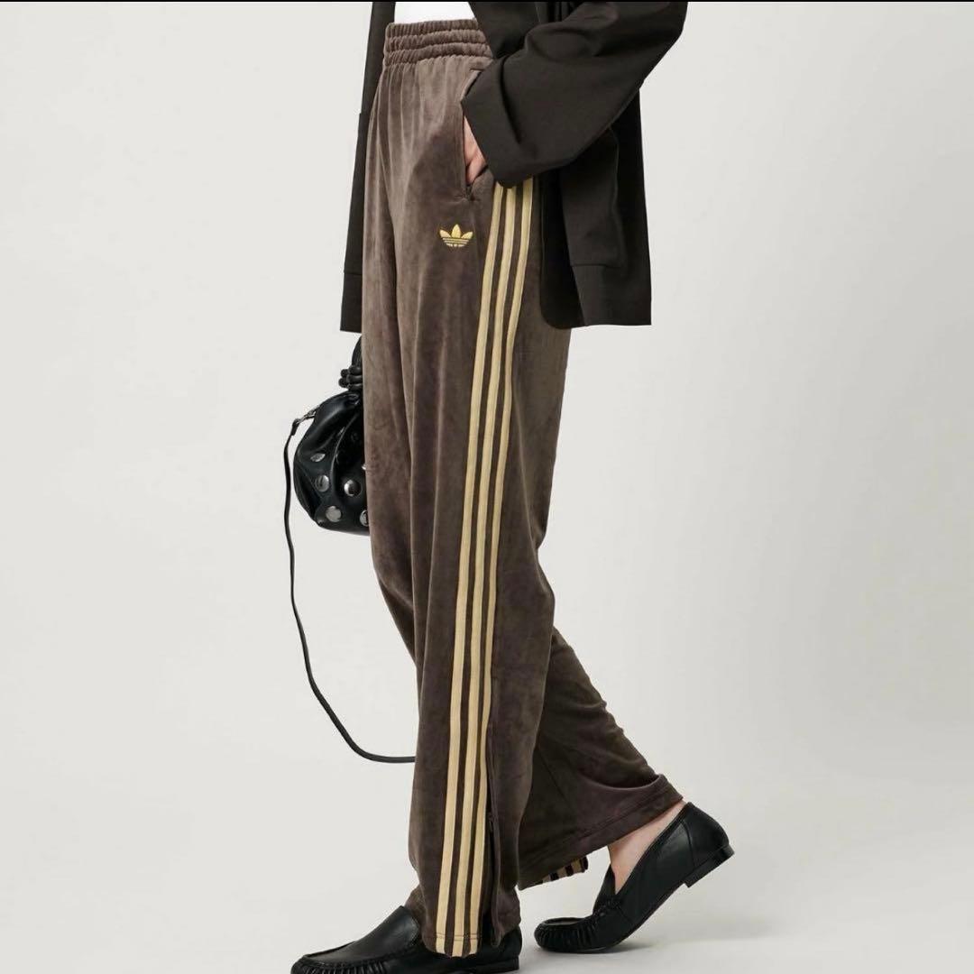 新品adidas アディダス ファイヤーバード トラックパンツ ベロアアローズ