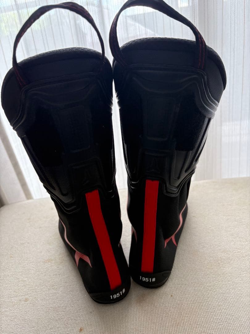 ATOMIC スキー ブーツ レッド