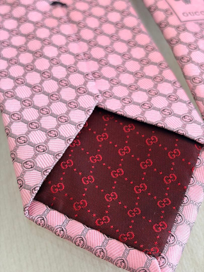 ⚠️本日23:59まで値下げ中⚠️【新品タグ付き】GUCCI シルクネクタイ ピンク