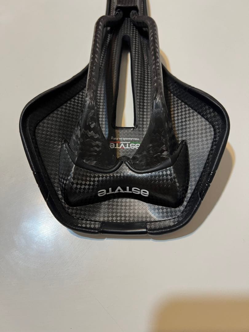 ASTVTE アスチュート MOON RACING カーボン サドル 軽量