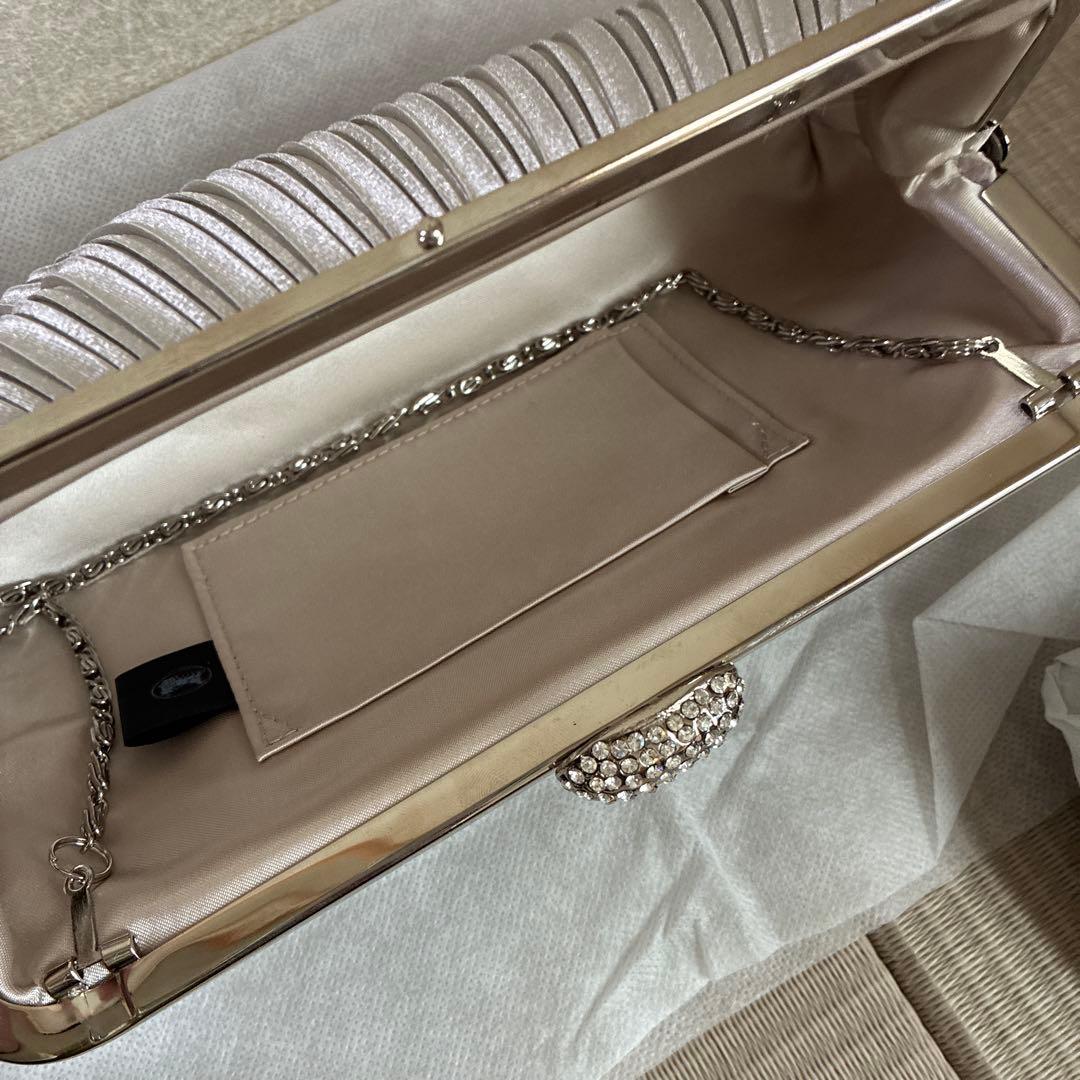 c*o様 【✨美品✨】シルバー プリーツデザイン クラッチバッグ　パーティ