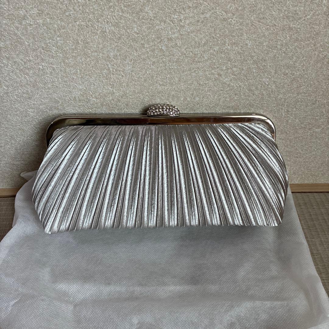 c*o様 【✨美品✨】シルバー プリーツデザイン クラッチバッグ　パーティ
