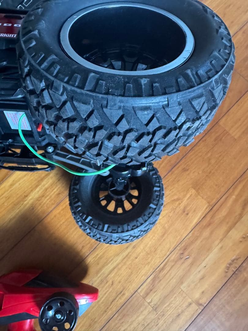 RCカー 四輪駆動 レッド