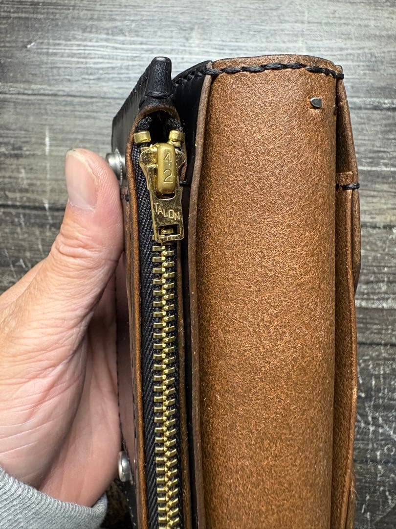 HORWEENクロムエクセルレザー　ストーンスタッズミドルトラッカーウォレット