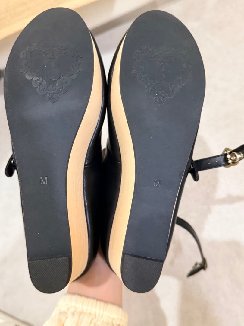 BABYヴィクトワールシューズ黒Mサイズ